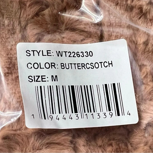 Band of the Free Angel Faux Fur Hooded Jacket in Butterscotch. Size Medium. NWT! - Picture 5 of 9